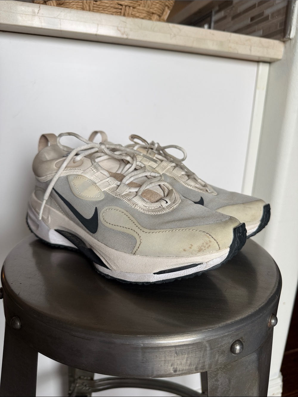 Nike Men’s Beige and Black Low-Top Sneakers